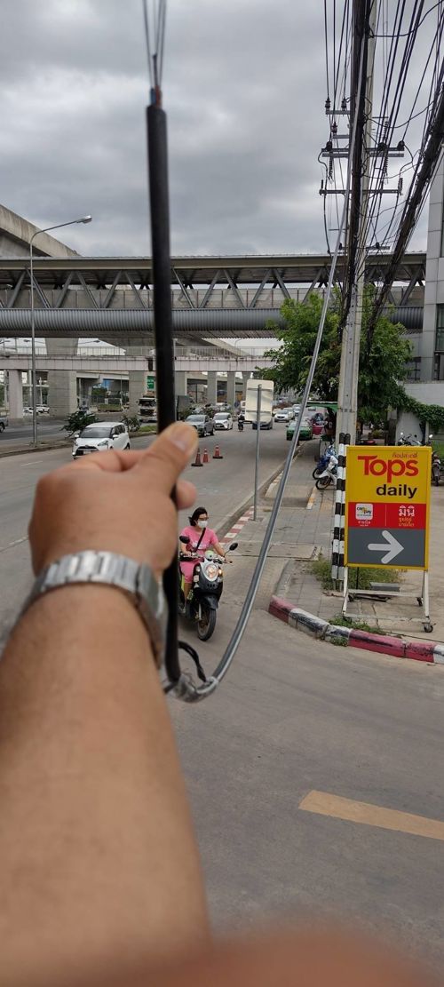 สำนักงาน กสทช.เขต 11 ดำเนินการตรวจสอบและแก้ไขสายสื่อสารตกหล่นกีดขวางทางเข้า - ออก บริเวณสถานีบริการน้ำมันบาจาก สาขากาญจนาภิเษก กม. 41 จังหวัดนนทบุรี