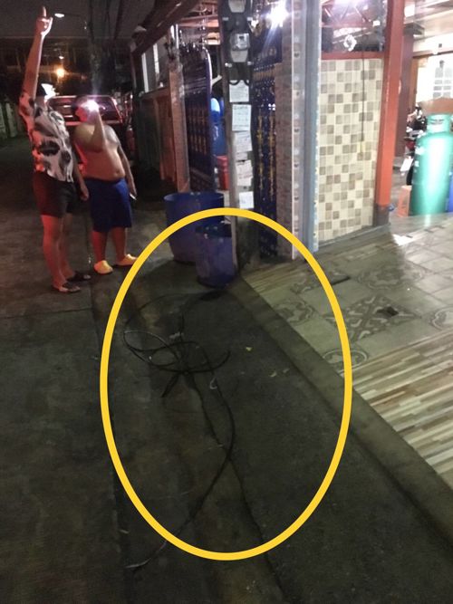 สำนักงาน กสทช.เขต 11 ดำเนินการตรวจสอบและแก้ไขสายสื่อสารตกหล่นกีดขวางทางเข้า - ออก บริเวณเลขที่ 90/21 ตำบลบางศรีเมือง อำเภอเมืองนนทบุรี จังหวัดนนทบุรี