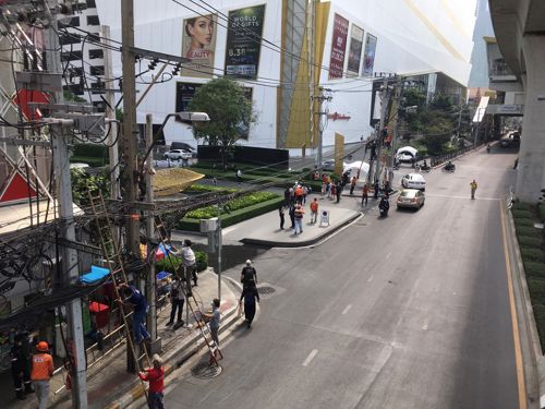 วันที่ 21 ธันวาคม 2564 สำนักงาน กสทช.เขต 11 ลงพื้นที่เพื่อจัดระเบียบสายสื่อสารในบริเวณ ถนนเจริญนครหน้าศูนย์การค้าไอค่อนสยาม